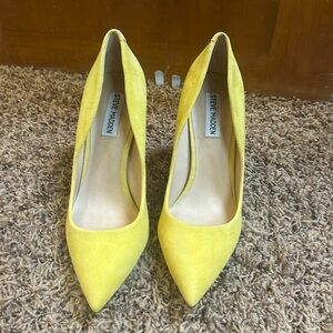 Yellow suede pumps…never been worn